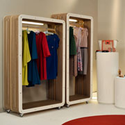 Appendiabiti “More” della “Giorgio Caporaso Ecodesign Collection” by Lessmore, (design Giorgio Caporaso), sul set televisivo di Mamma sei 2 much!