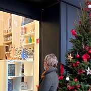 Alberi di Natale in cartone by Lessmore, Design Giorgio Caporaso da Ubik a Varese. Natale Green ed ecosostenibile