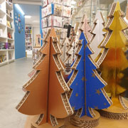 Ecodesign: Alberi di Natale in cartone by Lessmore, Design Giorgio Caporaso da Ubik  a Varese. Natale Green ed ecosostenibile in materiale biodegradabile