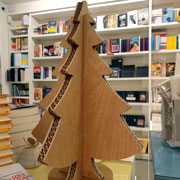 Gli Alberi di Natale in cartone by Lessmore, Design Giorgio Caporaso, sono realizzati in carta e cartone riciclabili, sono smontabili, riutilizzabili e personalizzabili