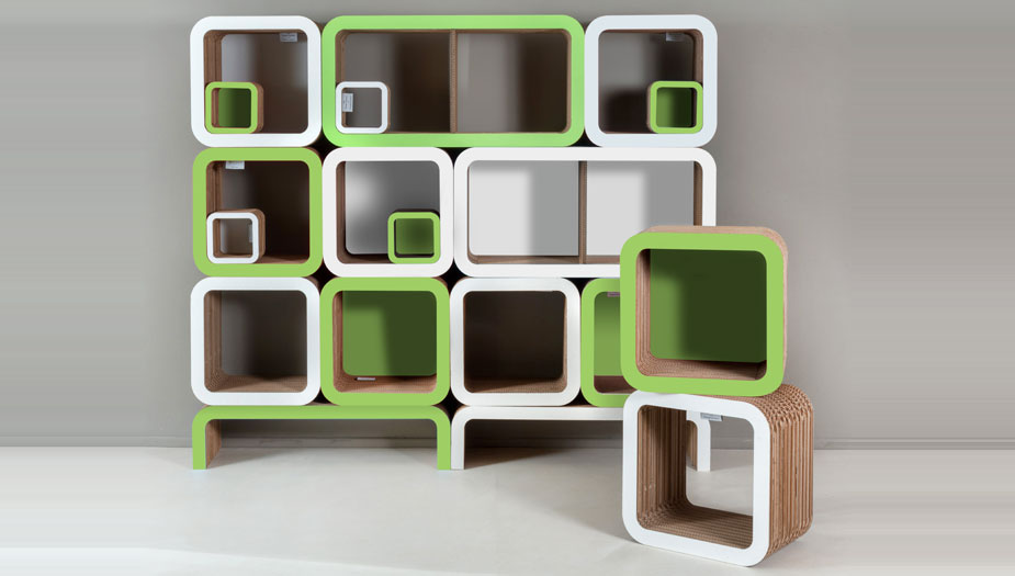 Composizione realizzata con l'arredo modulare in cartone Moretto nei colori Verde Lime e Bianco