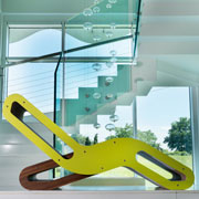 Chaise longue in cartone con finiture verdi - Lessmore by Giorgio Caporaso